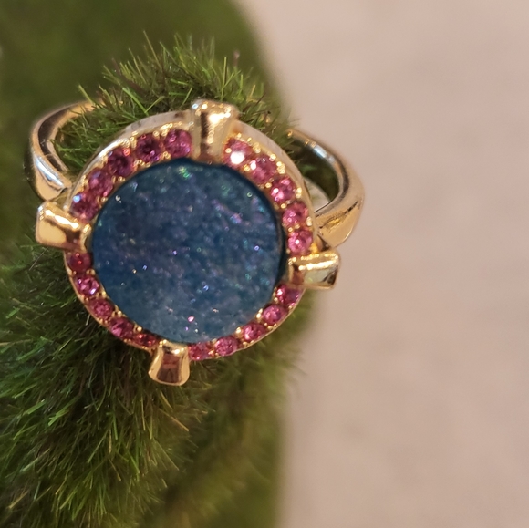 A gold-plated brass ring adorned with colorful semiprecious stones. - Picture 10 of 11
